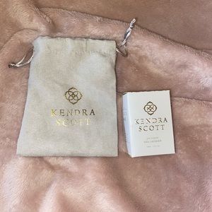 Beautiful color! Comes in box, never used.